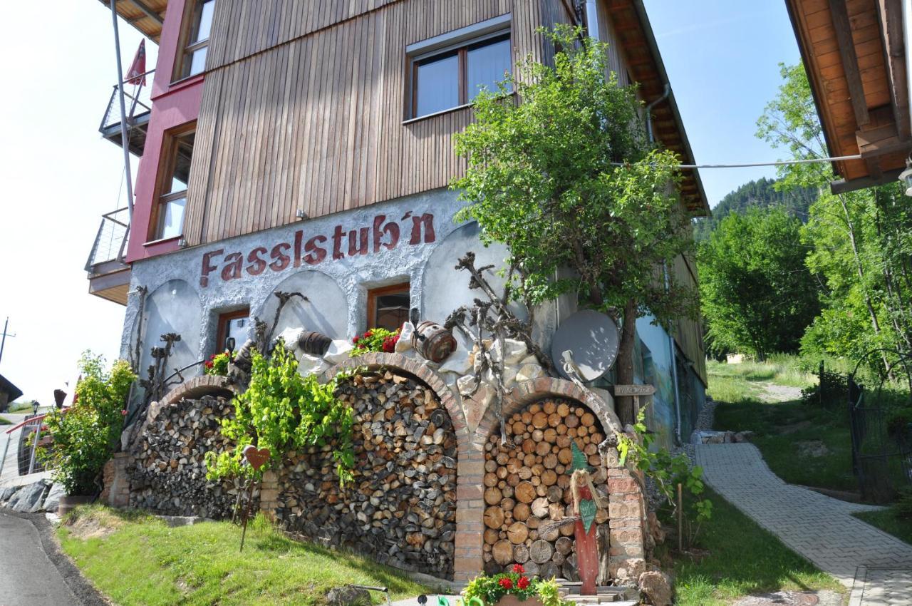 Erdhaeuser Und Apartments Mit Seeblick Und Alleinlage Weissensee Exterior photo