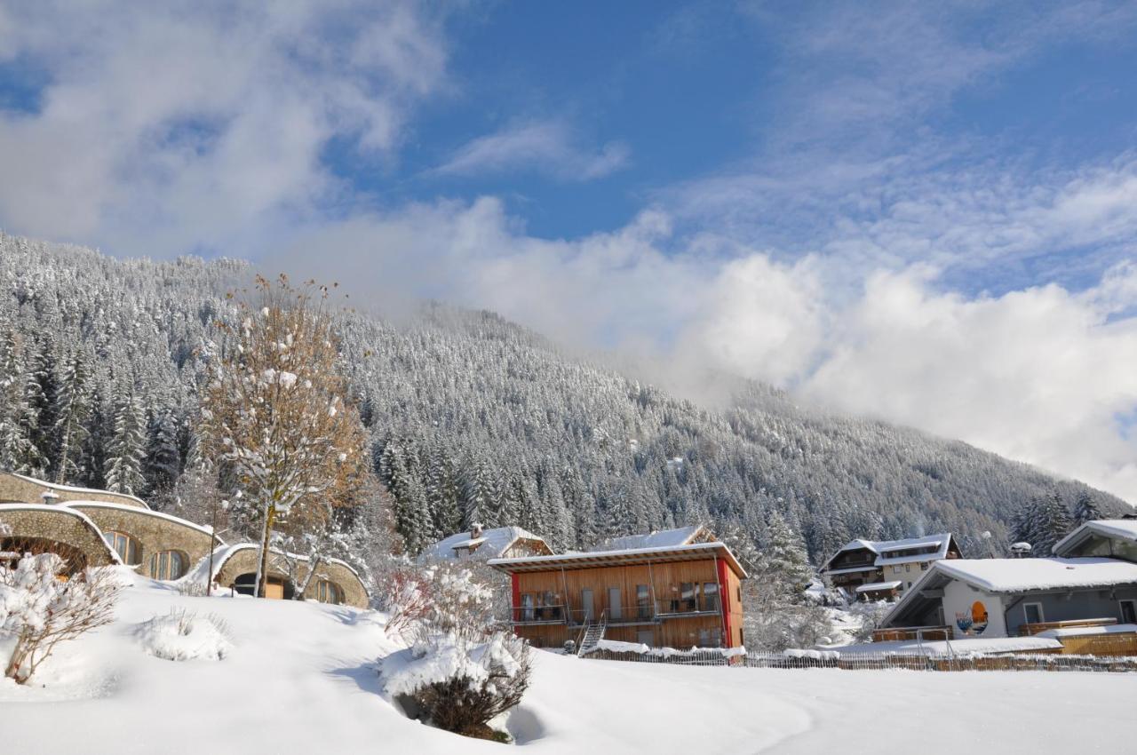 Erdhaeuser Und Apartments Mit Seeblick Und Alleinlage Weissensee Exterior photo